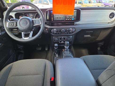 Certified 2025 Jeep Wrangler Unlimited Sahara w/ Safety Group AWD/4WD image 24