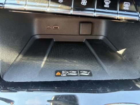 Used 2024 Chevrolet Traverse LT FWD image 35