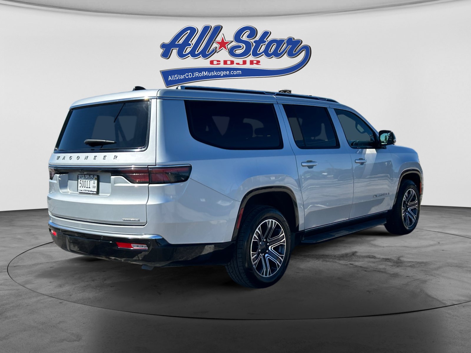 Used 2024 Jeep Wagoneer L Series II w/ Flexible Seating Group RWD image 5
