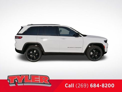 New 2025 Jeep Grand Cherokee Limited w/ Black Appearance Package image 9