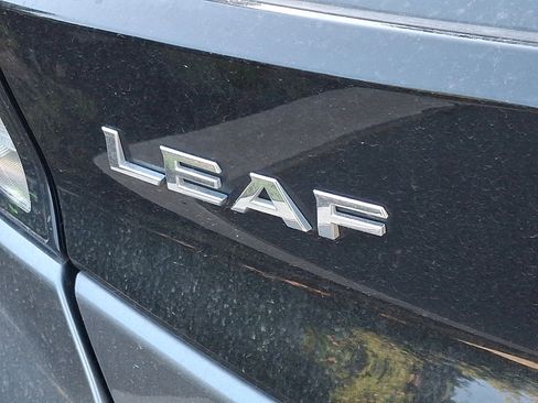 Used 2018 Nissan Leaf SV FWD image 10