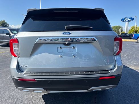 Used 2024 Ford Explorer XLT w/ Equipment Group 202A AWD/4WD image 8