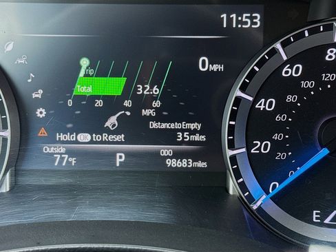 Used 2023 Toyota Highlander LE image 8