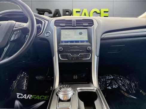 Used 2020 Ford Fusion SE FWD image 25