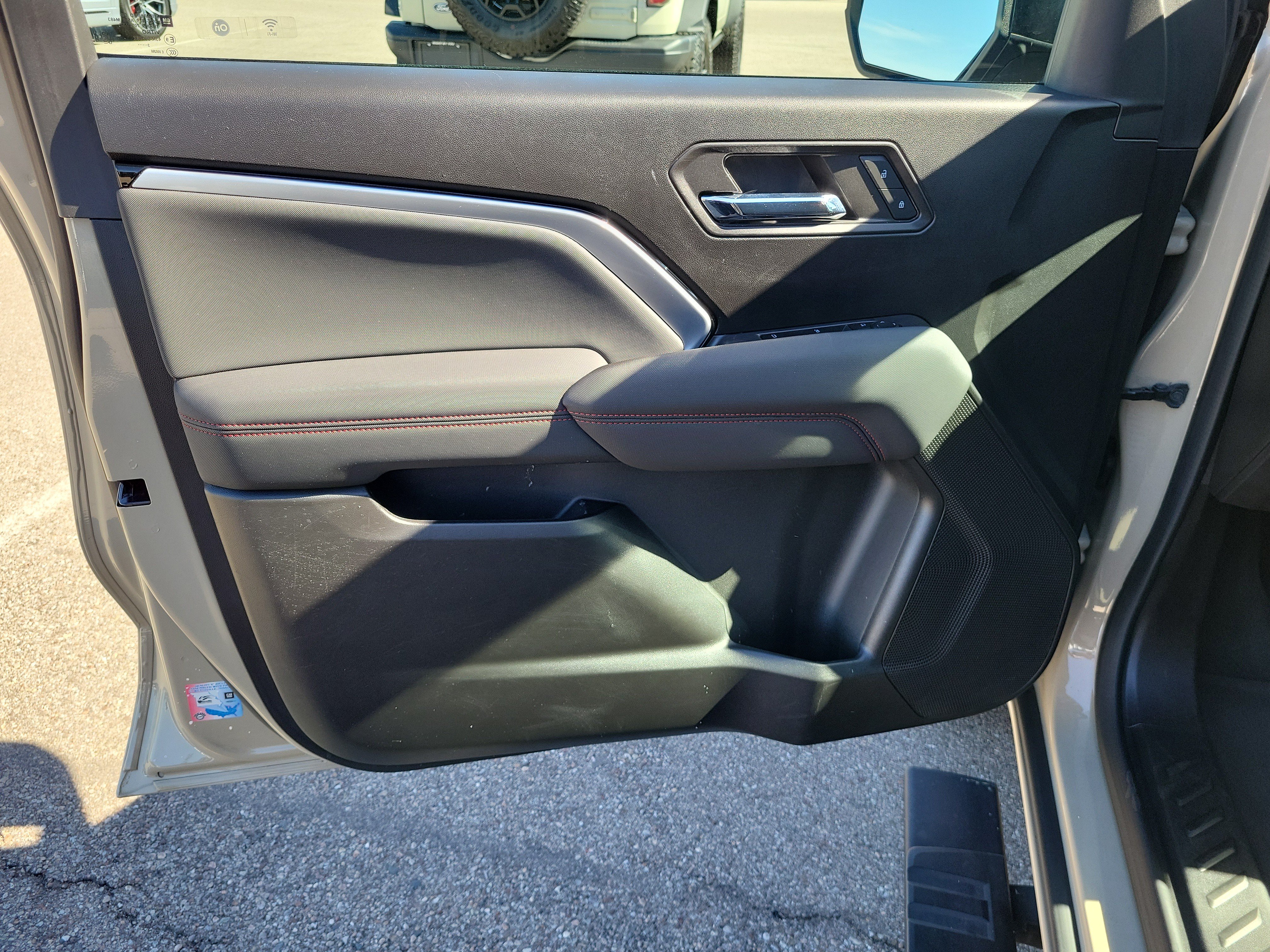 Used 2023 Chevrolet Colorado Z71 w/ Z71 Convenience Package 2 AWD/4WD image 18