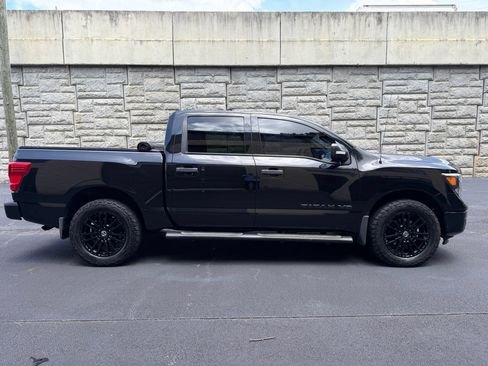 Used 2018 Nissan Titan SV w/ SV Convenience Package AWD/4WD image 6