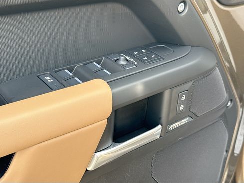 New 2026 Land Rover Defender 110 X-Dynamic SE AWD/4WD image 22