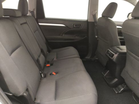 Used 2019 Toyota Highlander LE image 19