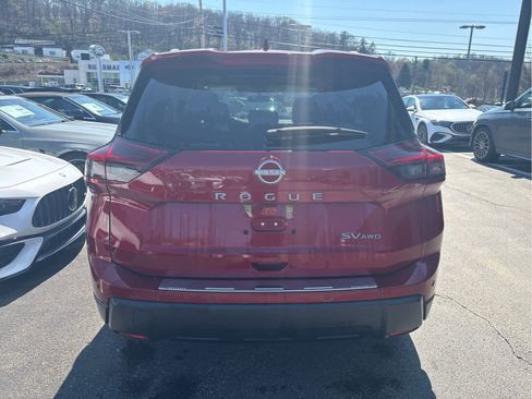 Used 2024 Nissan Rogue SV w/ SV Premium Package image 6
