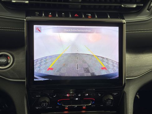 Used 2023 Jeep Grand Cherokee Overland w/ Luxury Tech Group IV image 19