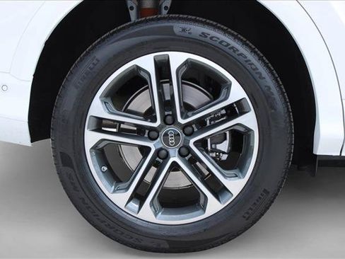 Certified 2025 Audi Q5 Premium w/ Convenience Package AWD/4WD image 13