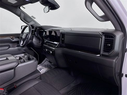 Used 2024 GMC Sierra 1500 SLE image 29