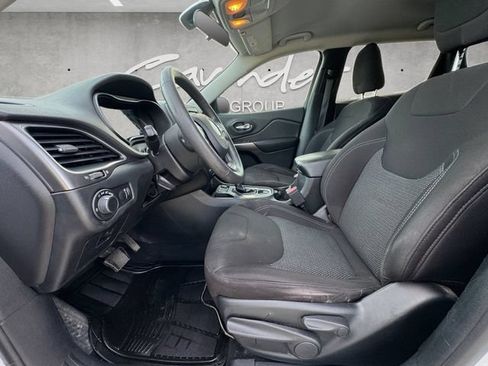 Used 2020 Jeep Cherokee Latitude FWD image 19