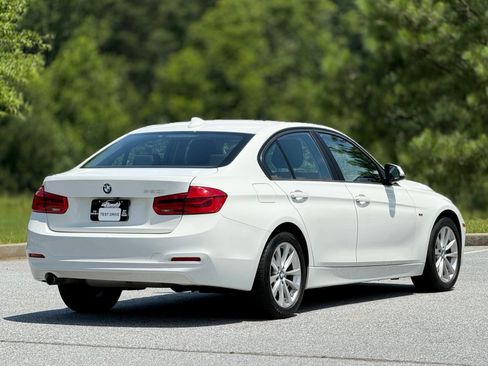 Used 2018 BMW 320i xDrive Sedan AWD/4WD image 11