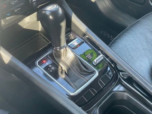 Used 2022 Jeep Compass Limited image 21