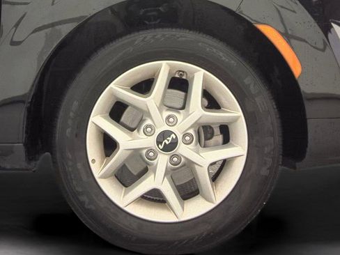 Used 2025 Kia Soul LX w/ LX Technology Package FWD image 22
