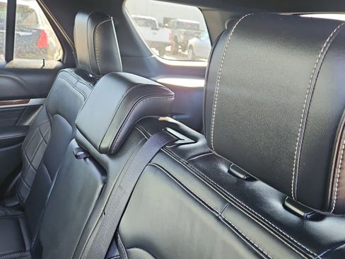 Used 2017 Ford Explorer Platinum image 13