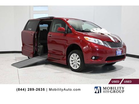 Used 2015 Toyota Sienna XLE Premium FWD image 1
