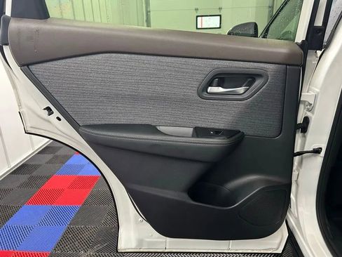 Used 2023 Nissan Rogue SV image 18