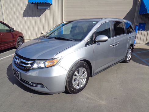 Used 2016 Honda Odyssey SE image 3