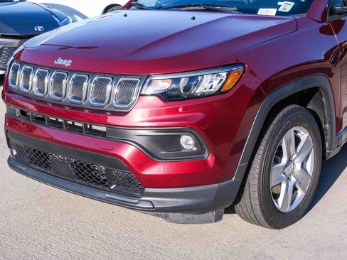Used 2022 Jeep Compass Latitude FWD image 11