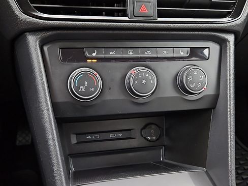 Certified 2022 Volkswagen Taos SE image 14