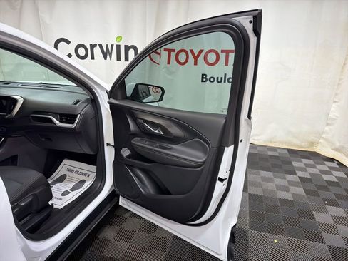 Used 2024 GMC Terrain SLE image 8