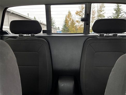 Used 2016 GMC Canyon SLE image 23