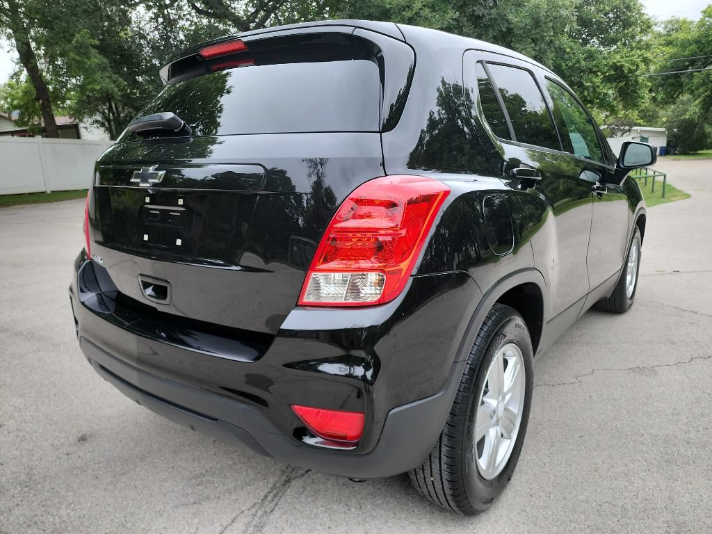 Used 2020 Chevrolet Trax LS w/ Tint and Cruise Package FWD image 9