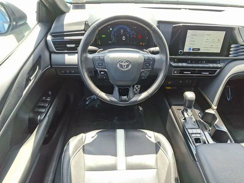 Used 2025 Toyota Camry SE FWD image 11