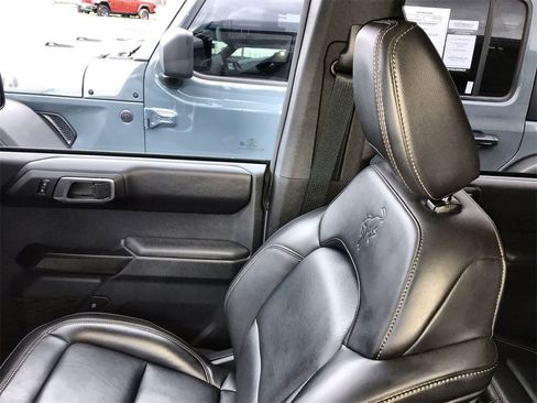 Used 2025 Ford Bronco Badlands image 23