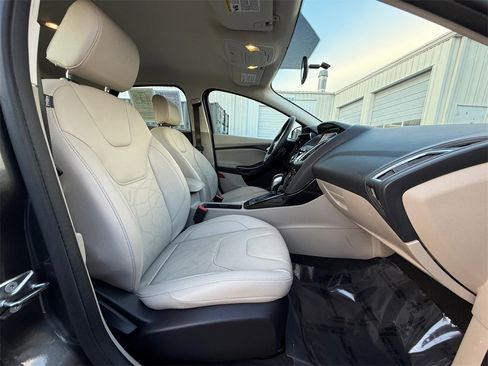 Used 2017 Ford Focus Electric Hatchback image 25