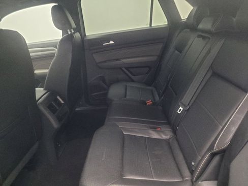 Used 2021 Volkswagen Atlas Cross Sport SE FWD image 18