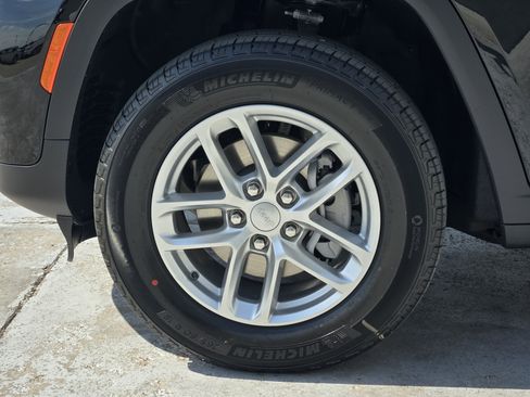 New 2025 Jeep Grand Cherokee Laredo X w/ Luxury Tech Group I image 10