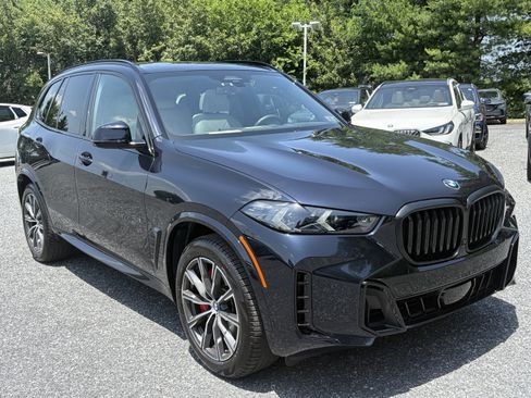 Used 2026 BMW X5 xDrive40i w/ M Sport Package AWD/4WD image 3