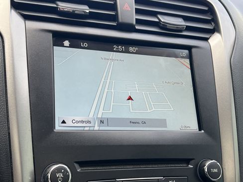 Used 2017 Ford Fusion SE w/ Fusion SE Technology Package FWD image 19