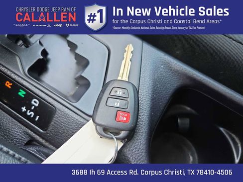 Used 2018 Toyota RAV4 LE FWD image 27