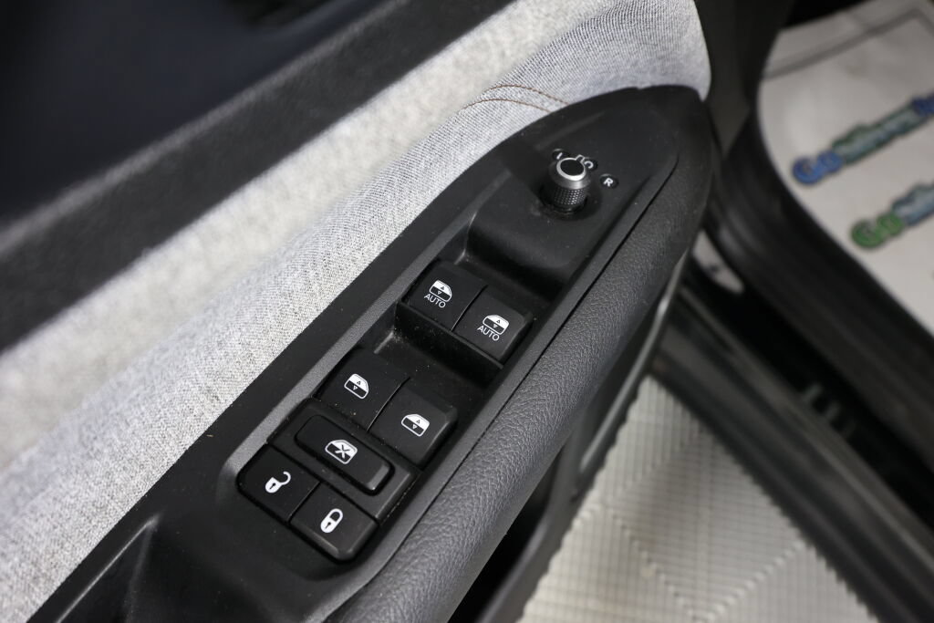 Used 2023 Jeep Compass Latitude AWD/4WD image 30
