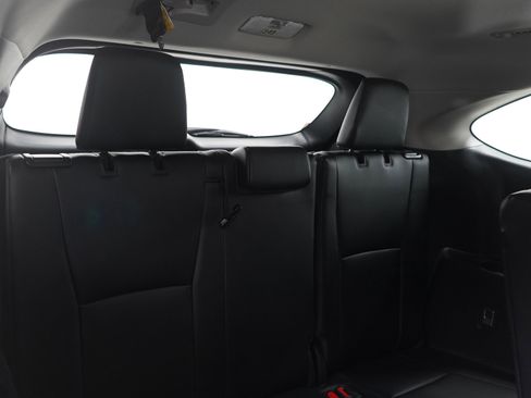 Used 2023 Toyota Highlander XLE image 11