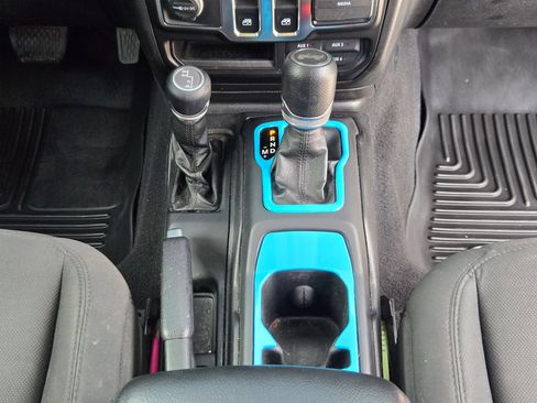 Used 2021 Jeep Wrangler Sport AWD/4WD image 18
