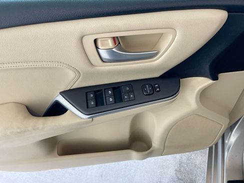 Used 2016 Toyota Camry XLE w/ Moonroof Package FWD image 13