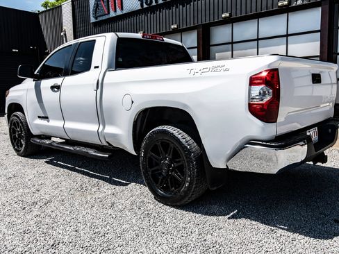 Used 2018 Toyota Tundra SR5 RWD image 8