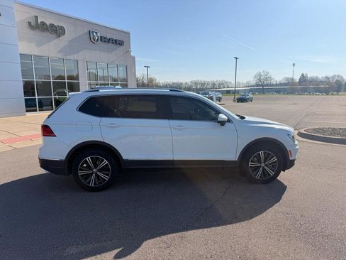Used 2018 Volkswagen Tiguan SEL Premium AWD/4WD image 2
