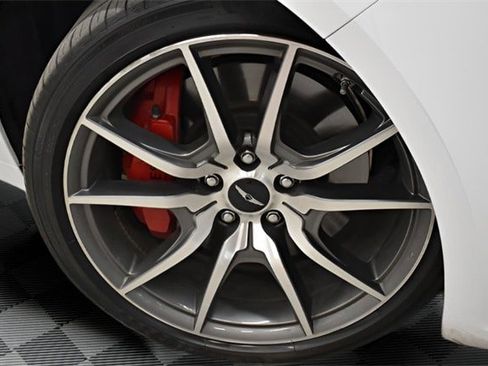 Used 2025 Genesis G70 2.5T image 14