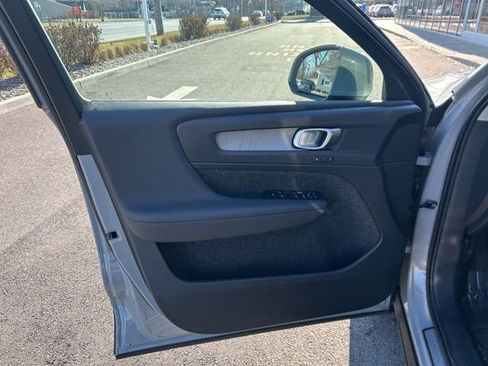 Certified 2025 Volvo XC40 B5 Plus AWD/4WD image 16