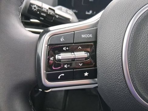 Used 2025 Kia Carnival SX FWD image 19