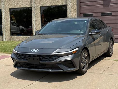 Used 2025 Hyundai Elantra Sport w/ Cargo Package FWD image 3