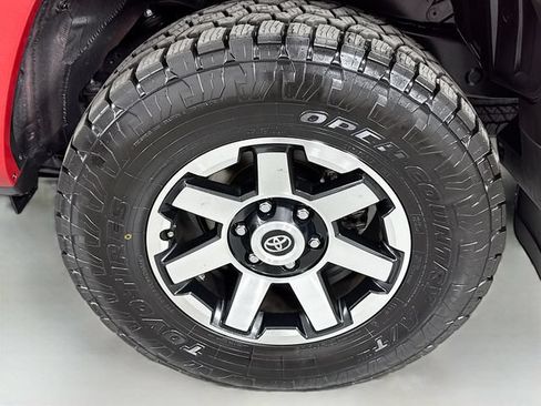 Certified 2020 Toyota 4Runner TRD Off-Road Premium w/ Moonroof Package AWD/4WD image 34