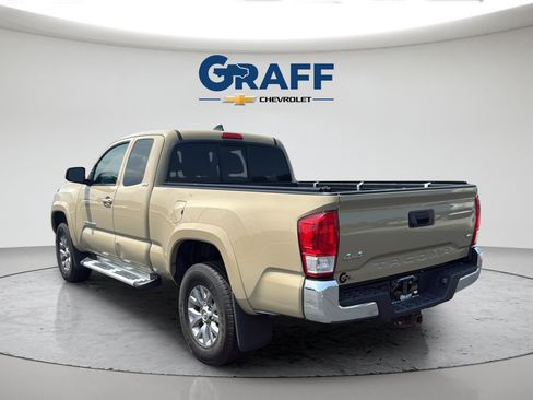 Used 2016 Toyota Tacoma SR5 w/ SR5 Appearance Package (SN) AWD/4WD image 5