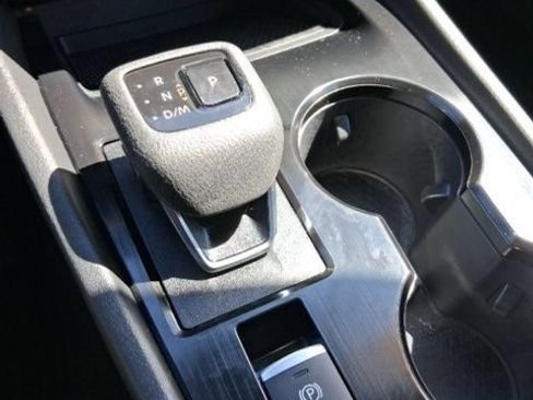 Used 2025 Nissan Rogue SV FWD image 31